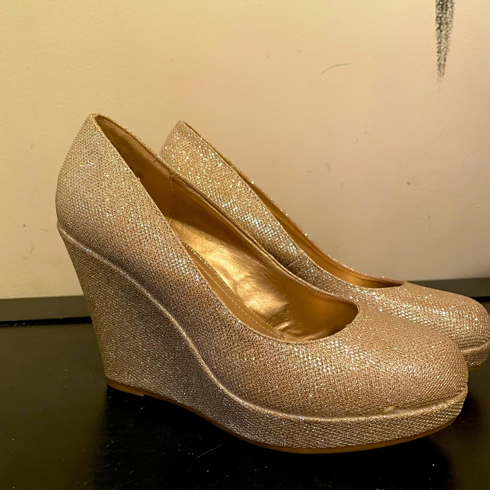 Sparkly gold wedges